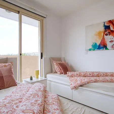 Royal Seacrest Star - Near Venus Apartment Paphos