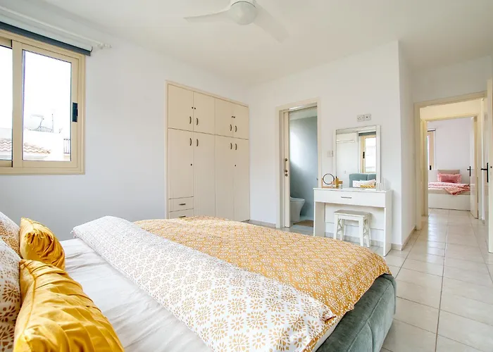 Royal Seacrest Star - Near Venus *