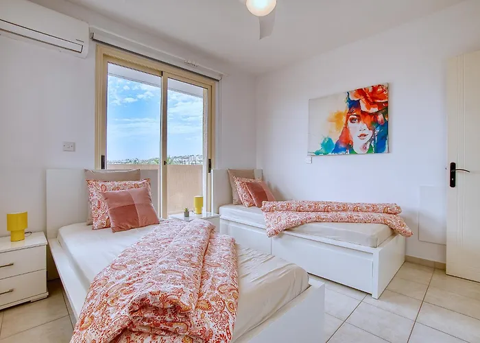 Royal Seacrest Star - Near Venus Apartamento Paphos